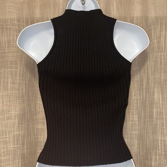 Authentic Chanel Ribbed Knit Sleeveless Top in Black size 40 - Picture 12 of 16